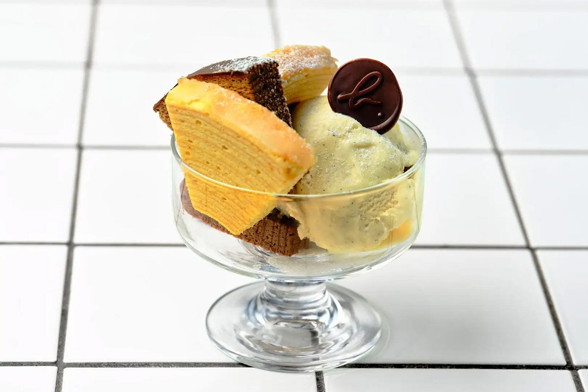 ユーハイムの人気商品を使った、神戸阪急限定メニュー「ミニパフェ（ドリンク付き）」（1,650円・税込）