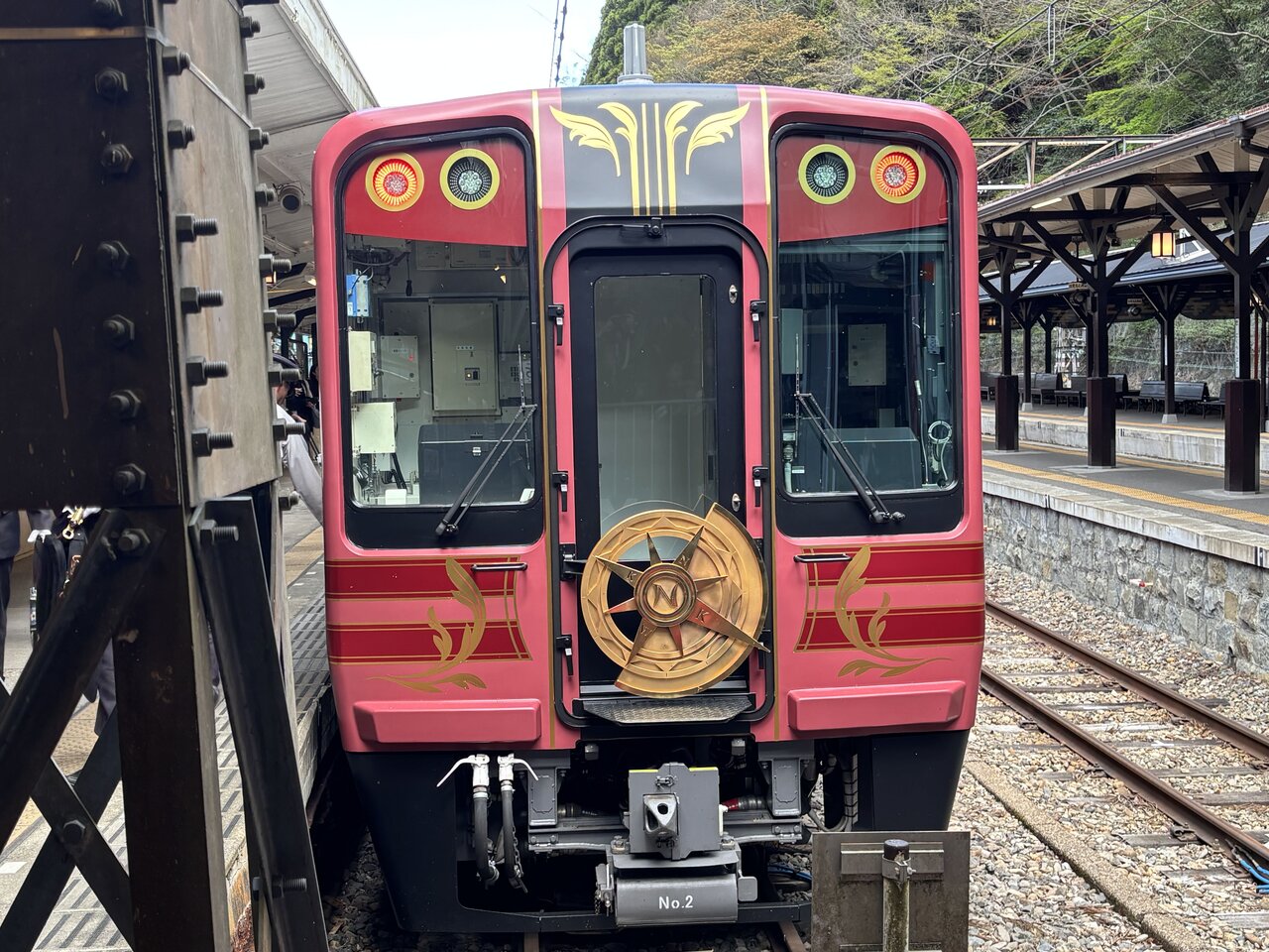 真紅のボディにゴールドのエンブレムが印象的な「GRAN 天空」（2026年4月）