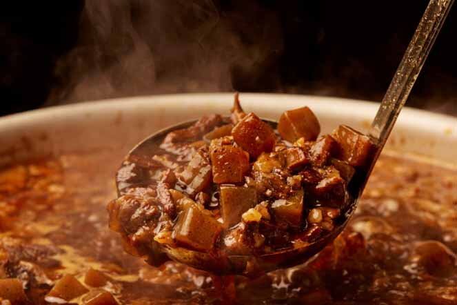 牛スジ肉とこんにゃくの煮込み