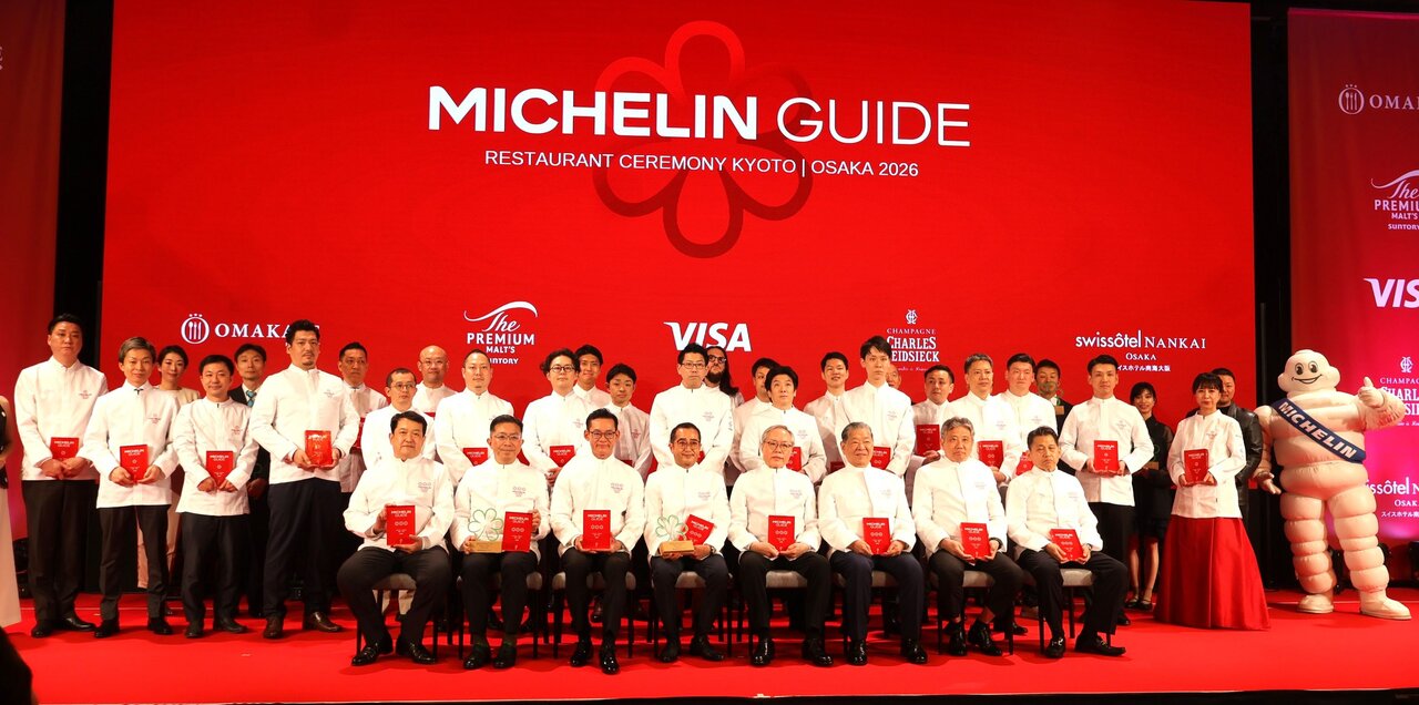 『ミシュランガイド京都・大阪2026』の「掲載店発表セレモニー」で賞を受賞したシェフたち（４月23日、大阪市中央区）