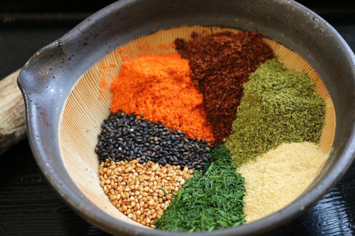 香り高い国産原料でオリジナル七味を調合「京山城屋」（京都市東山区）