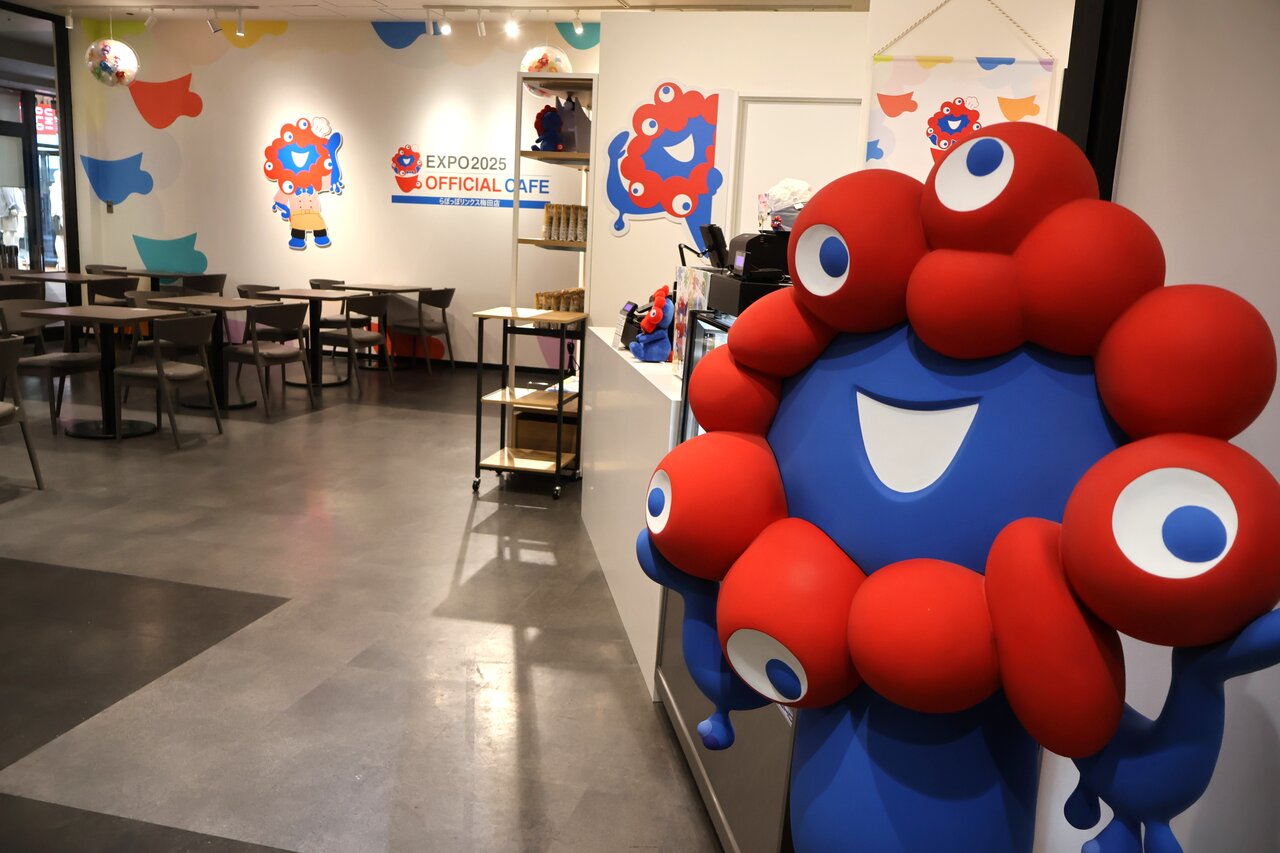 万博の世界観をぎゅっと詰め込んだポップでにぎやかな空間（４月27日、大阪市北区）