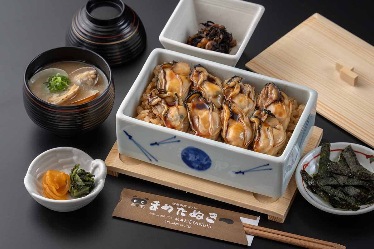 「まめたぬき」の本店でいただける「牡蠣めし」のイメージ