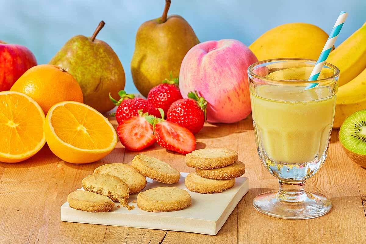 大阪の喫茶店で生まれた味を再現した「大阪ミックスジュースサブレ」（6枚入648円ほか）