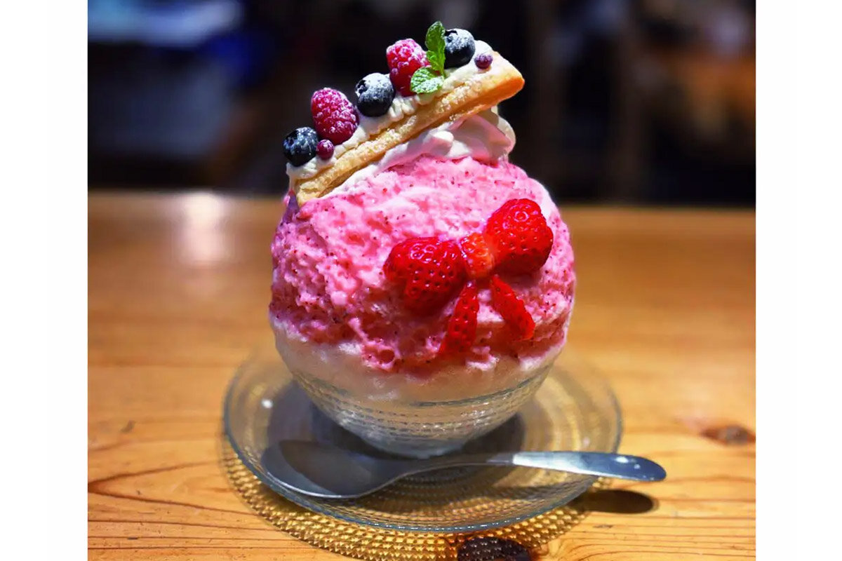 「お食事＆かき氷キッチンZEN」の当日販売専用メニュー、伊豆のいちごみるく（2,100円・税込）