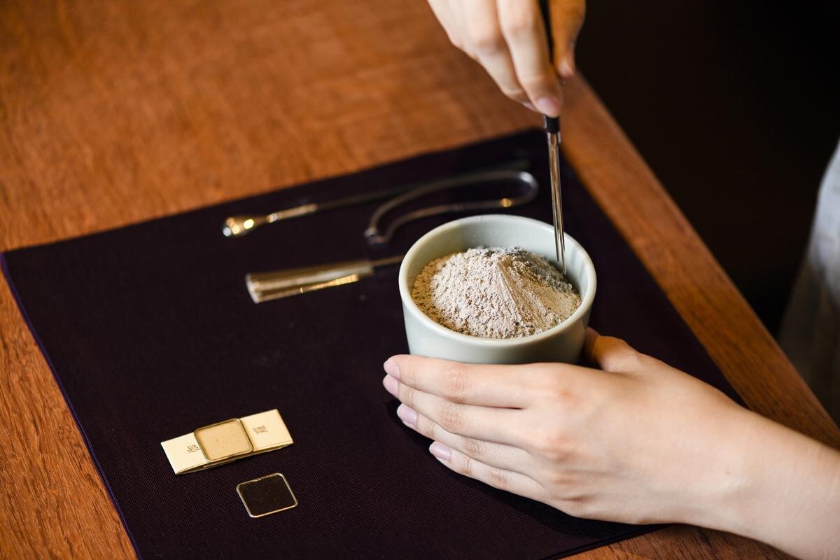 自宅で香木を炷くこともできるようになります「山田松香木店」（京都市上京区）