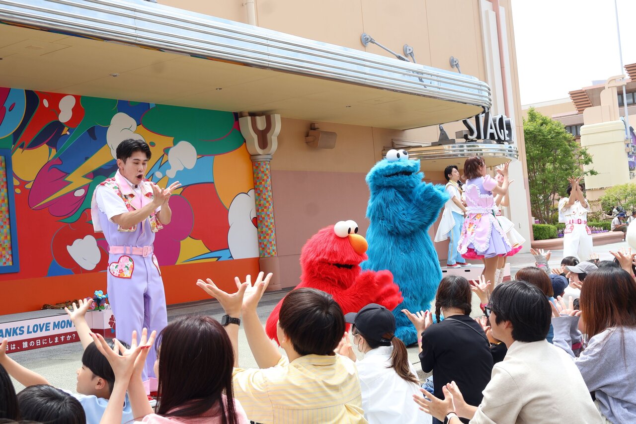 ダンスで盛り上がる新グリーティング・ショー「ギフト・オブ・サンクス～サンクス・ラブ・マンス」（５月７日、USJ）