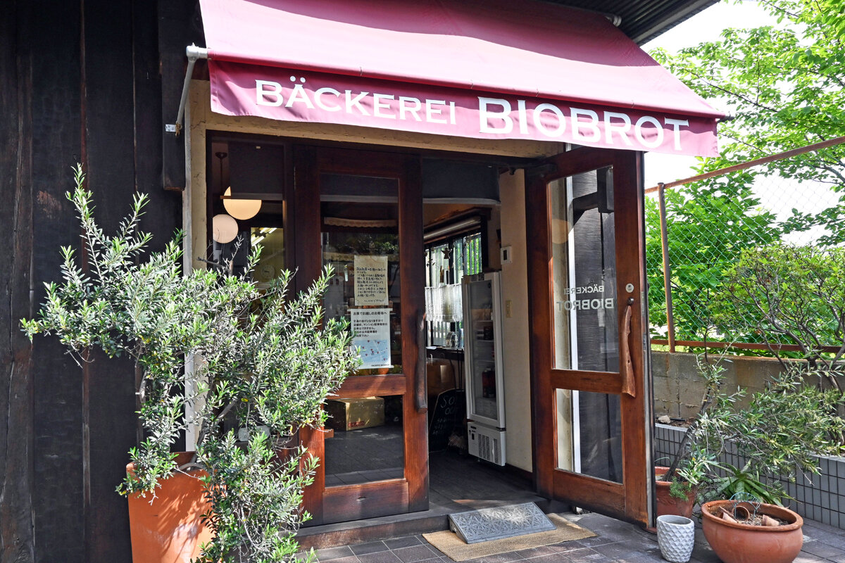 対面式販売のドイツのパン屋さんのようなお店です「ベッカライ ビオブロート」（芦屋市宮塚町）