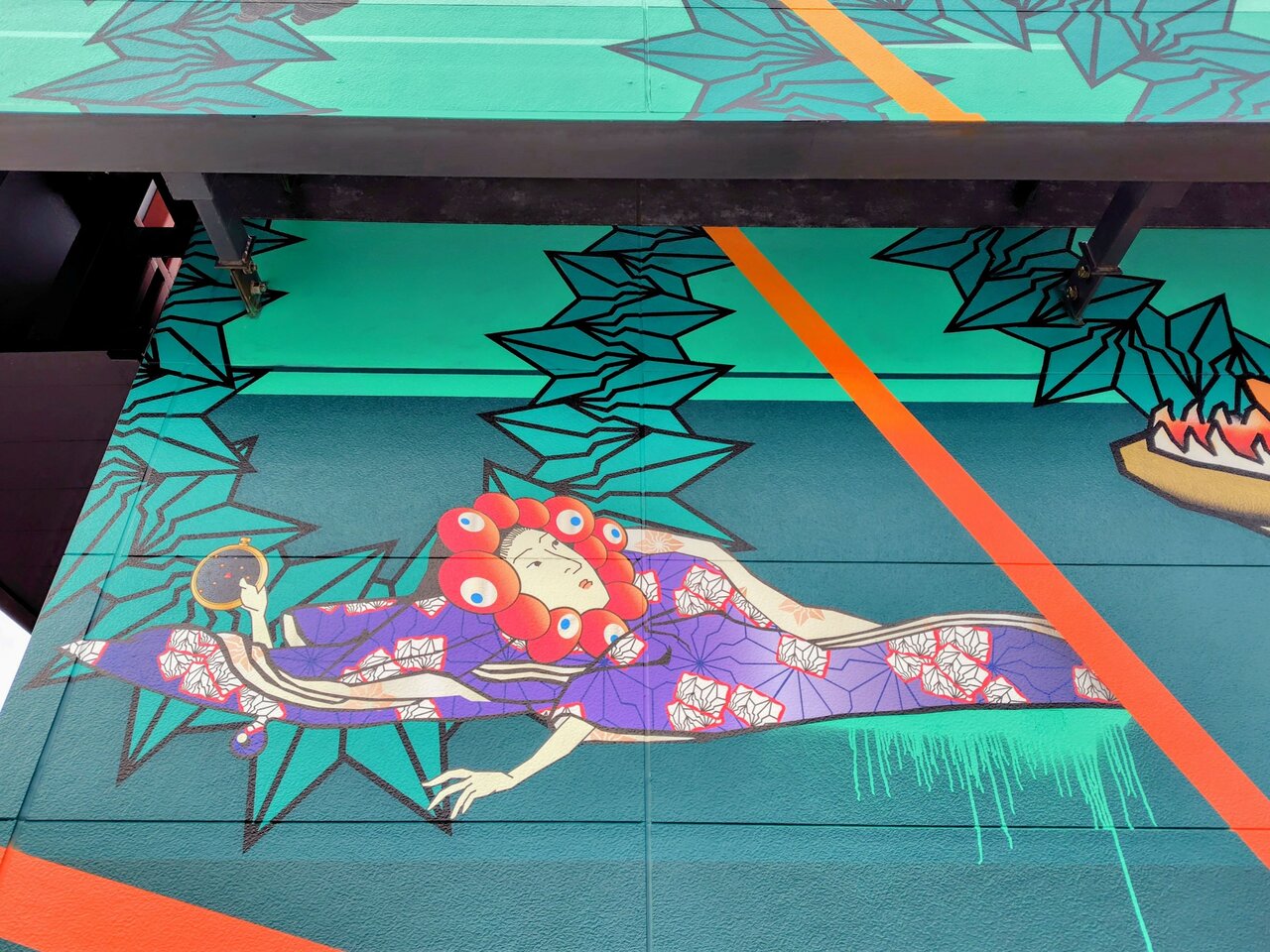 壁画には、ミャクミャクも（2025年５月28日撮影、大阪・関西万博）