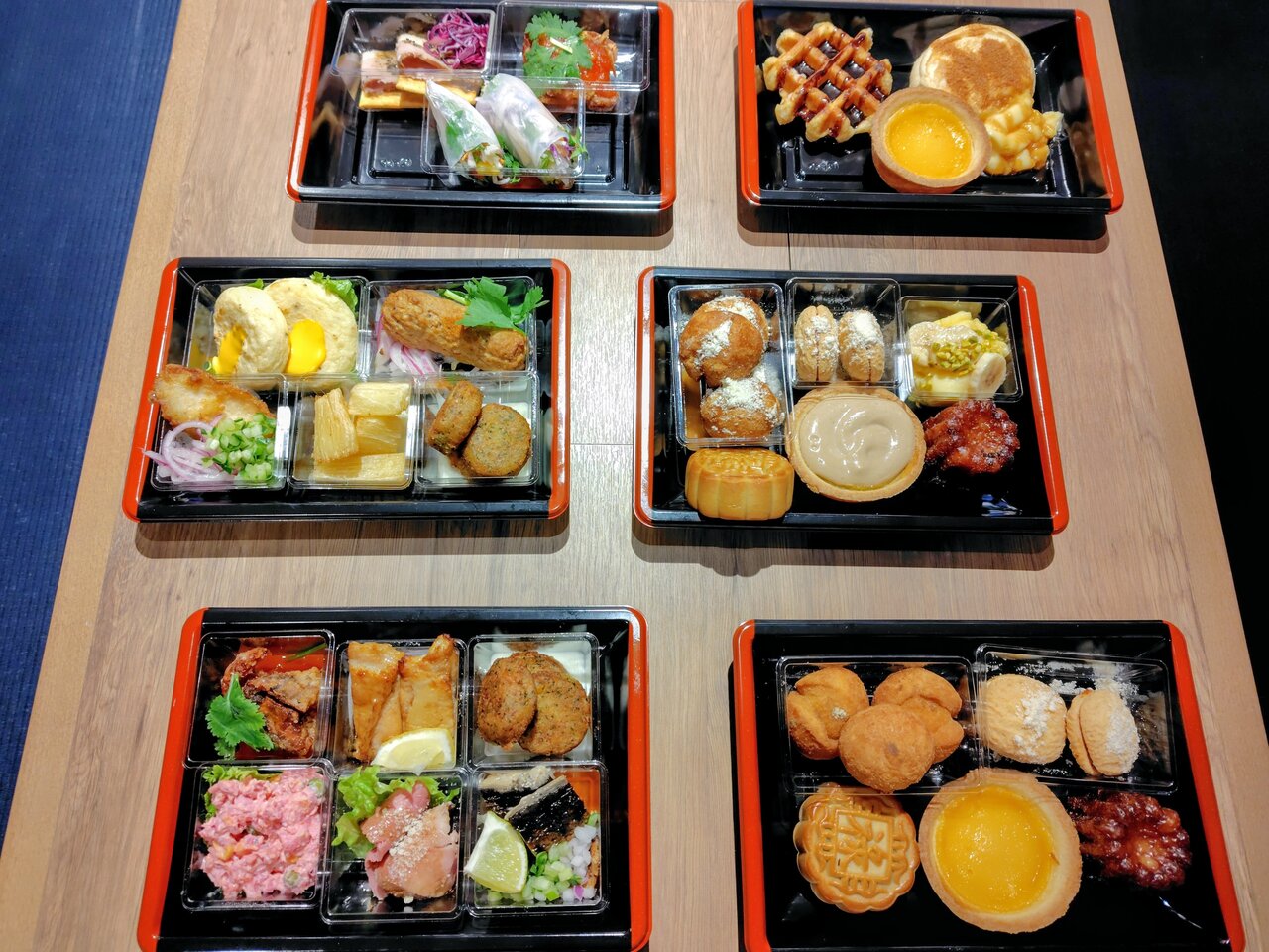 テイクアウトメニューも（５月13日、大阪市中央区）