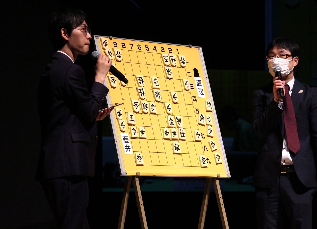 高槻城公園芸術文化劇場で開かれた大盤解説会（2023年５月14日、高槻市）
