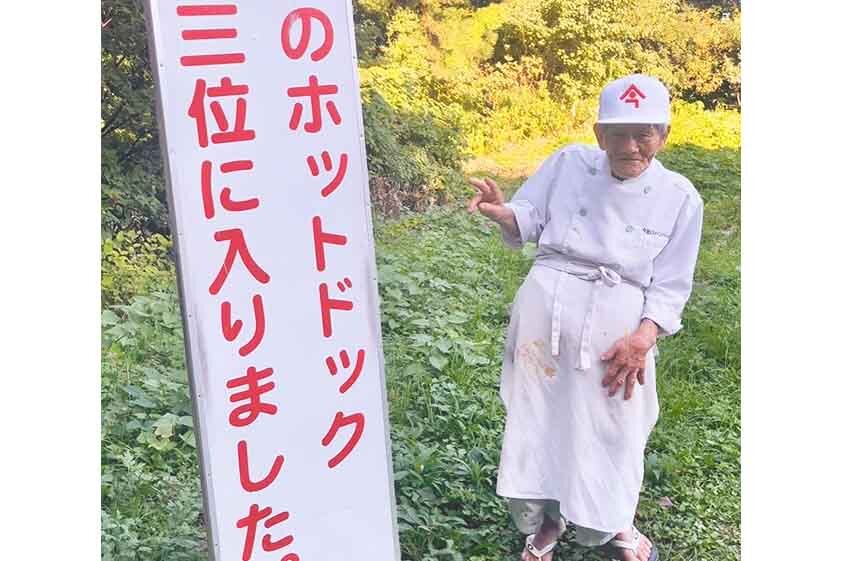 自称“宇宙人”の本店店主・今崎勝美さん