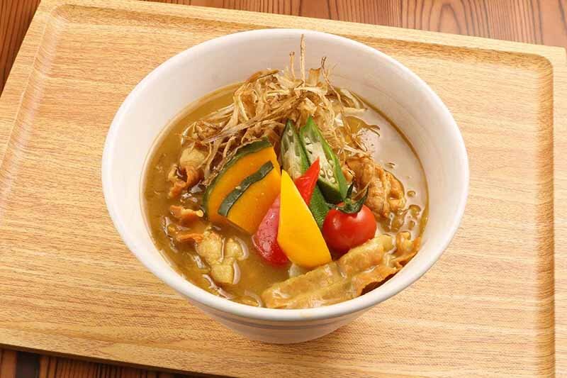 「青空ダイニング きみのそら」の「グリーンカレーうどん」