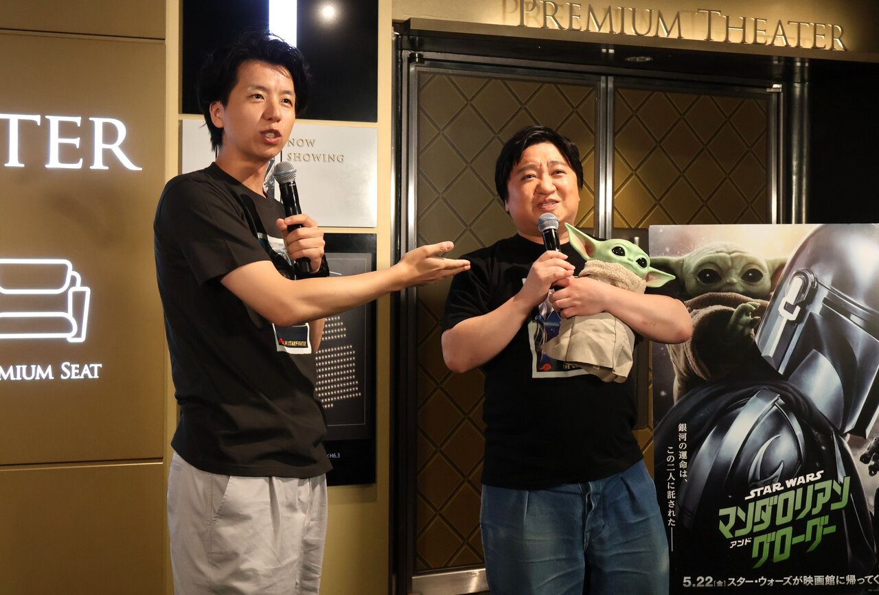 「ニッポンの社長」の辻皓平さん（左）と「ジャバ・ザ・ハット」似と称されるケツさん（５月21日、大阪市北区）