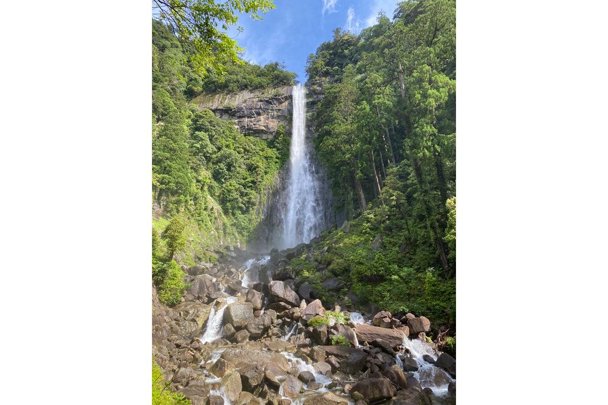 落下する水量は毎秒1トン程とも言われています「那智の滝」（和歌山県那智勝浦町）（提供：熊野那智大社）