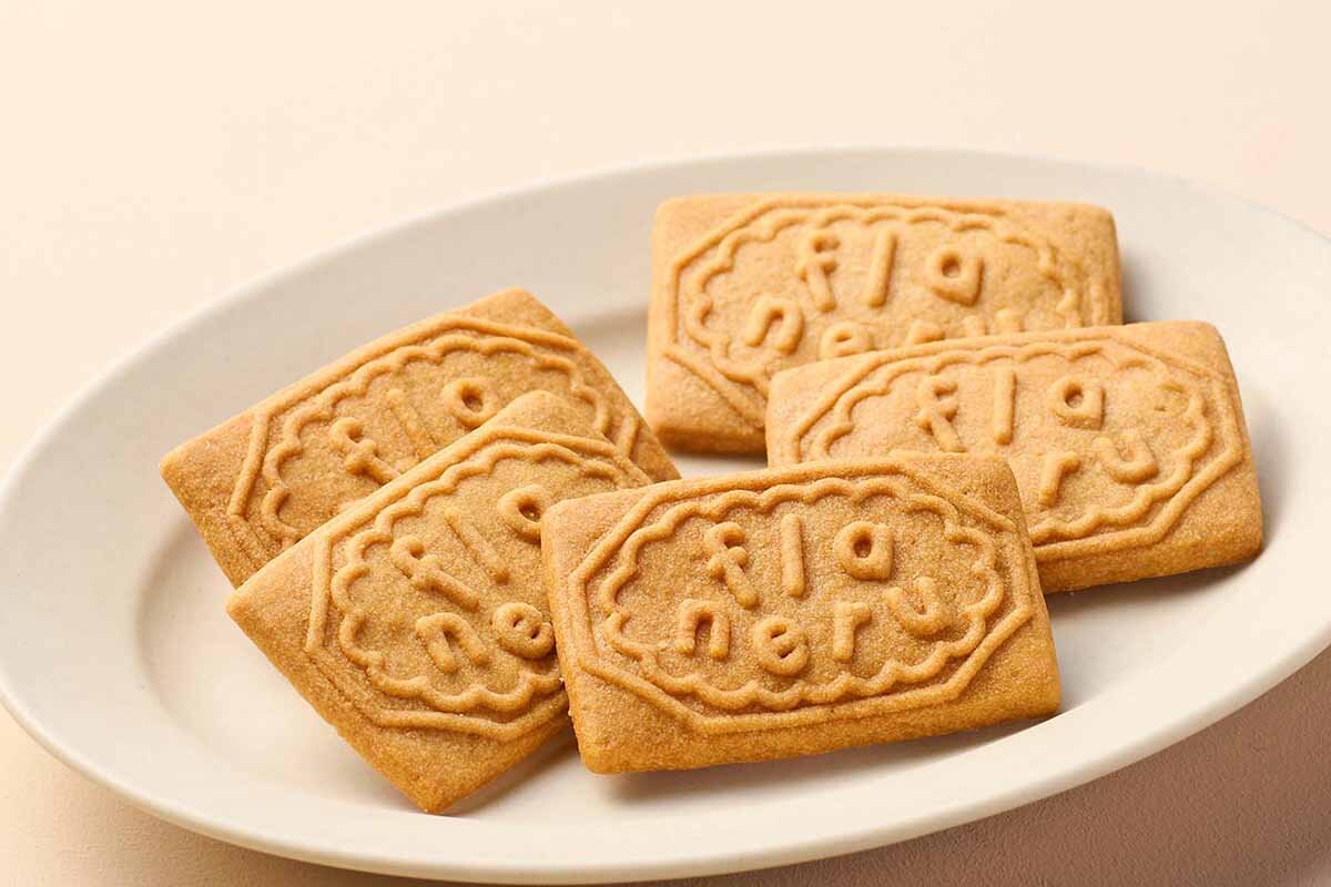 「フラネルビスケット」（6個入810円、8個入1,080円、16個入2,160円）