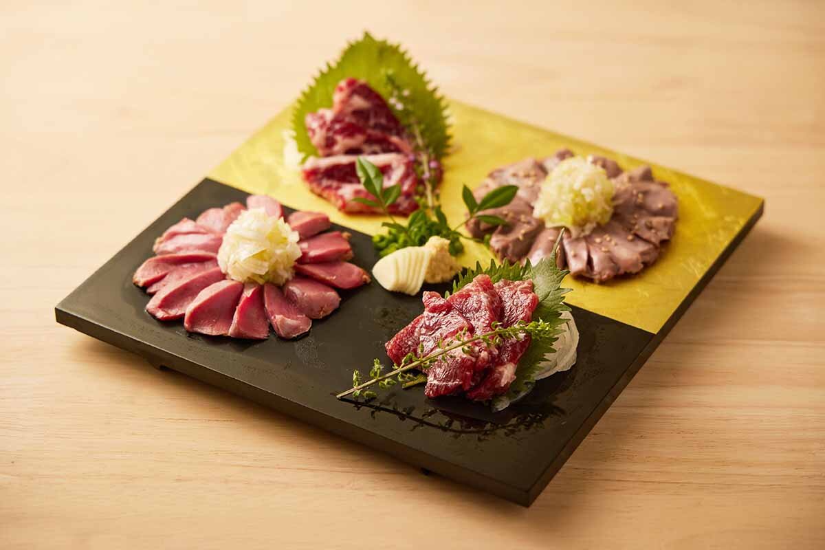 「鴨・馬刺し4種盛り合わせ」（2,728円）
