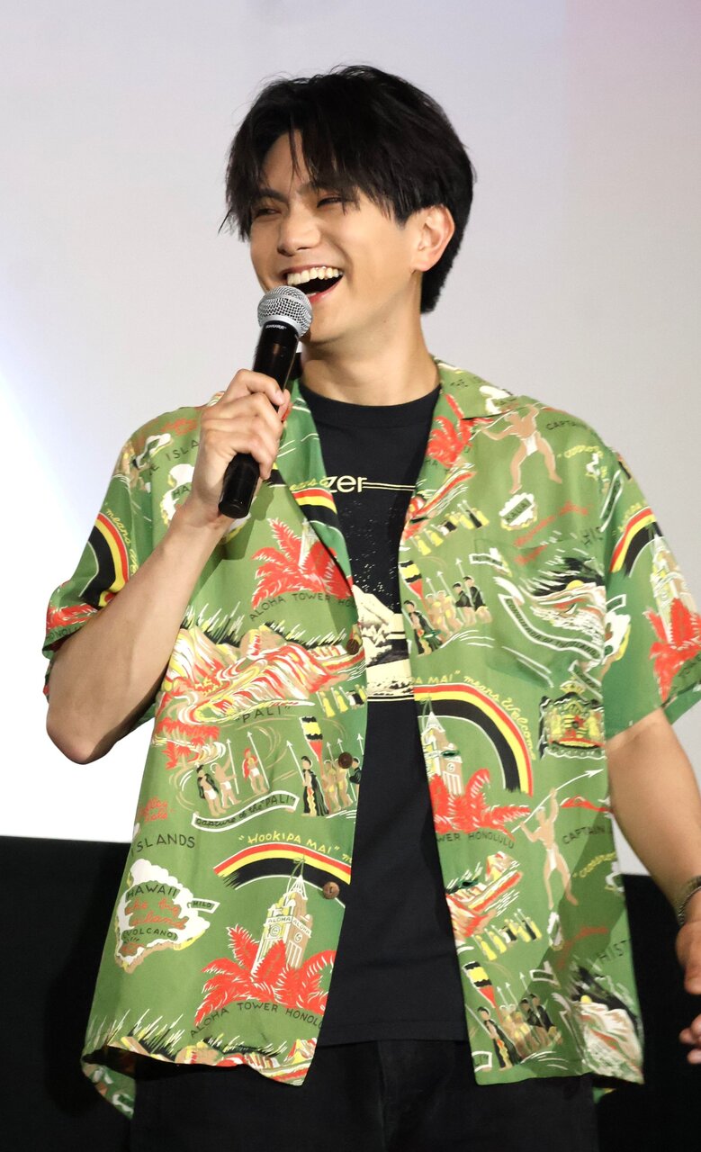 笑顔を見せる正門良規さん（５月25日、大阪市北区）