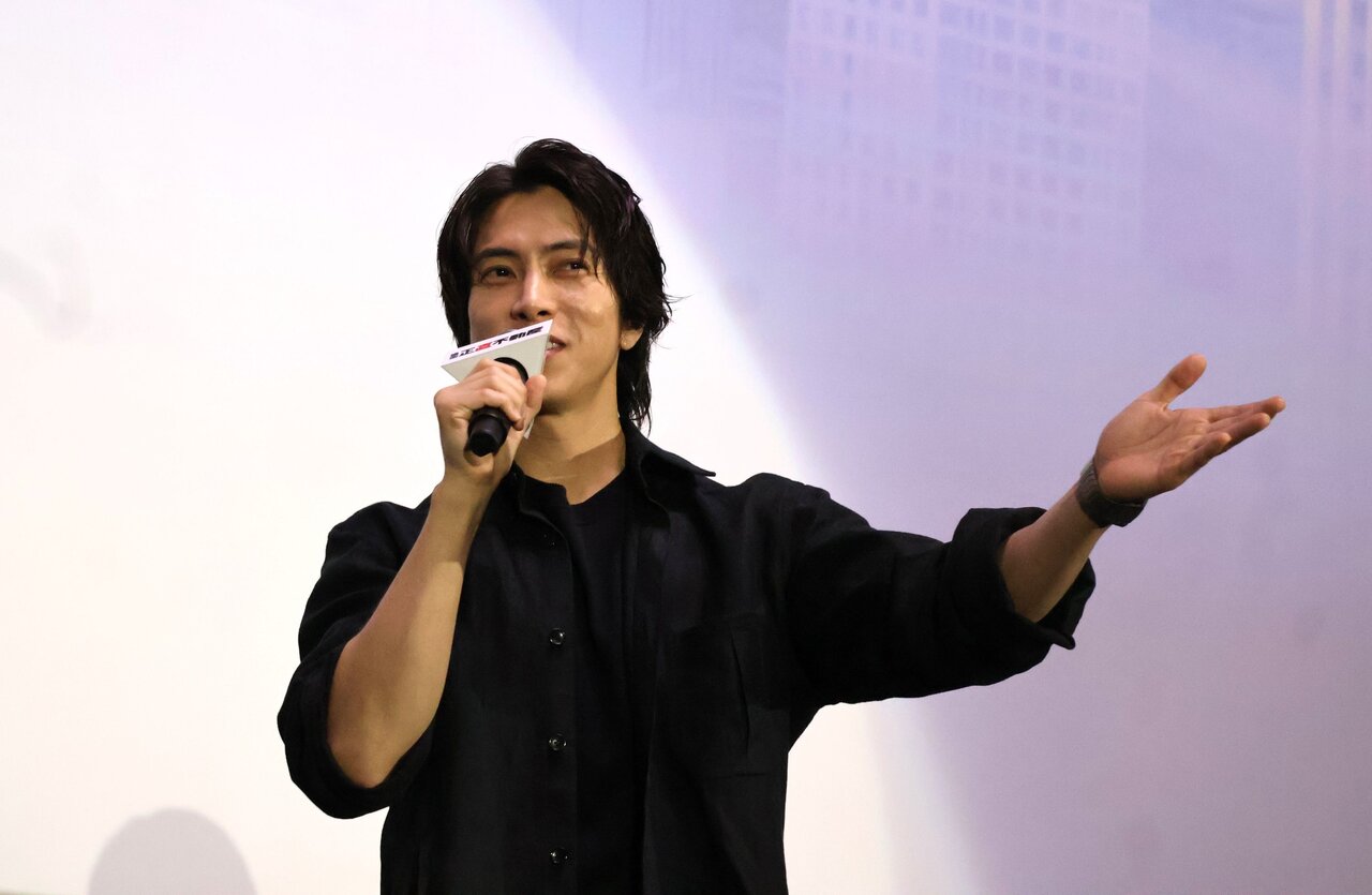 作品の思いを語る山下智久さん（５月26日、大阪市北区）