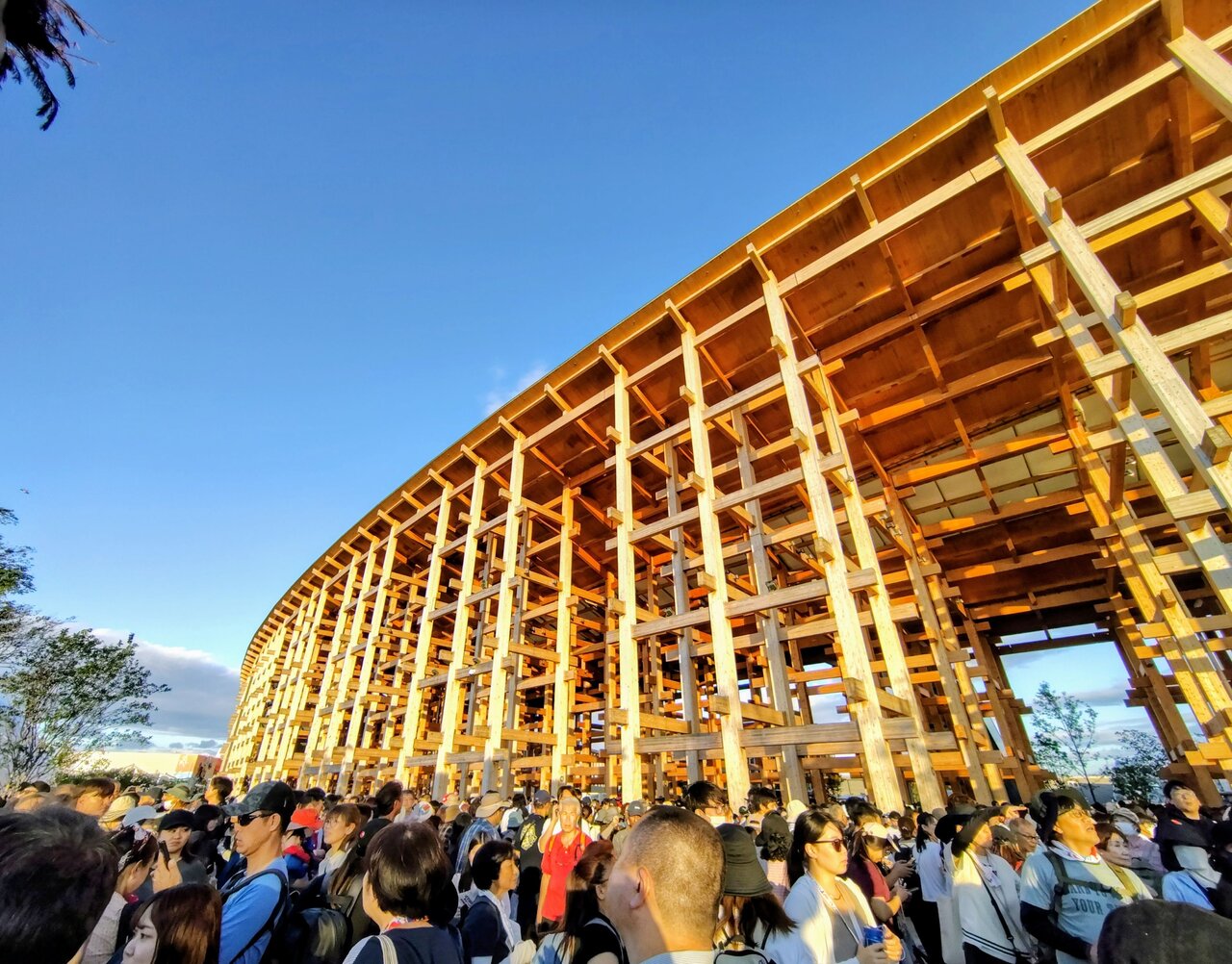 大阪・関西万博のシンボル・大屋根リング（2025年10月13日、大阪市此花区）