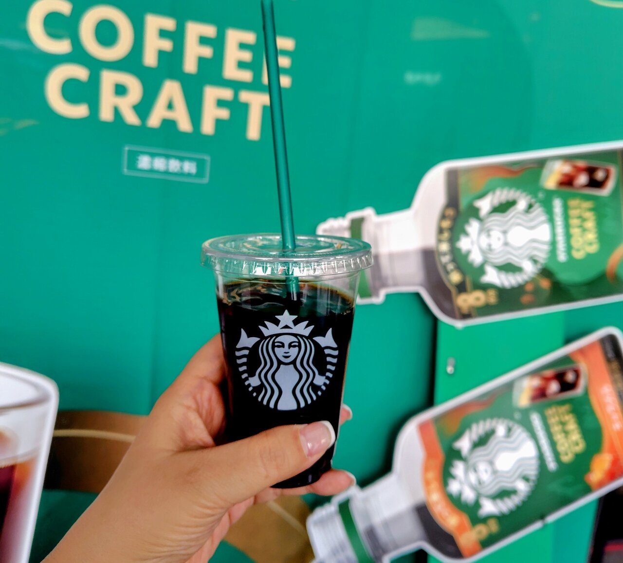 １時間並んでゲットした「スターバックス コーヒークラフト」（６月11日、大阪市北区）