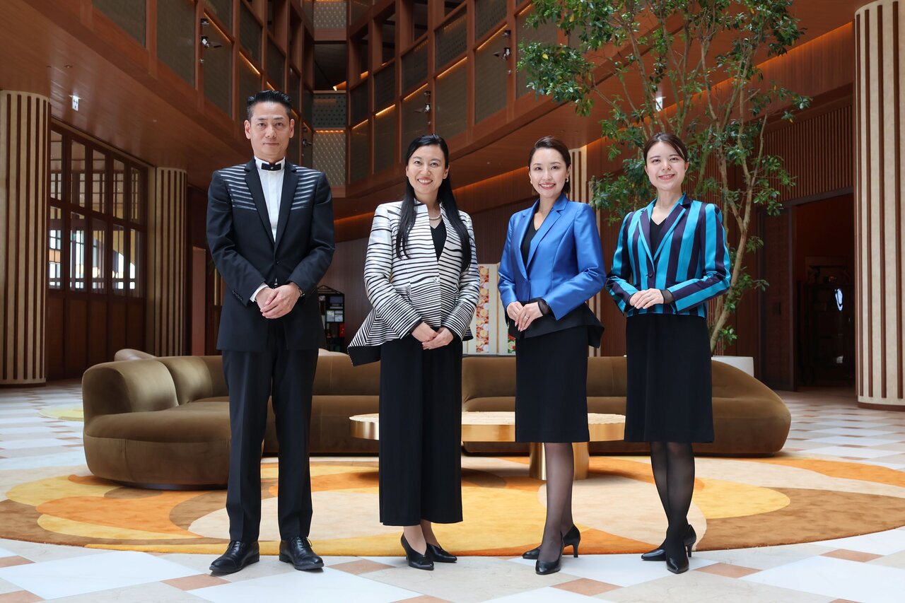 世界的デザイナー・コシノジュンコさんがデザインした制服（６月17日、兵庫県淡路市）