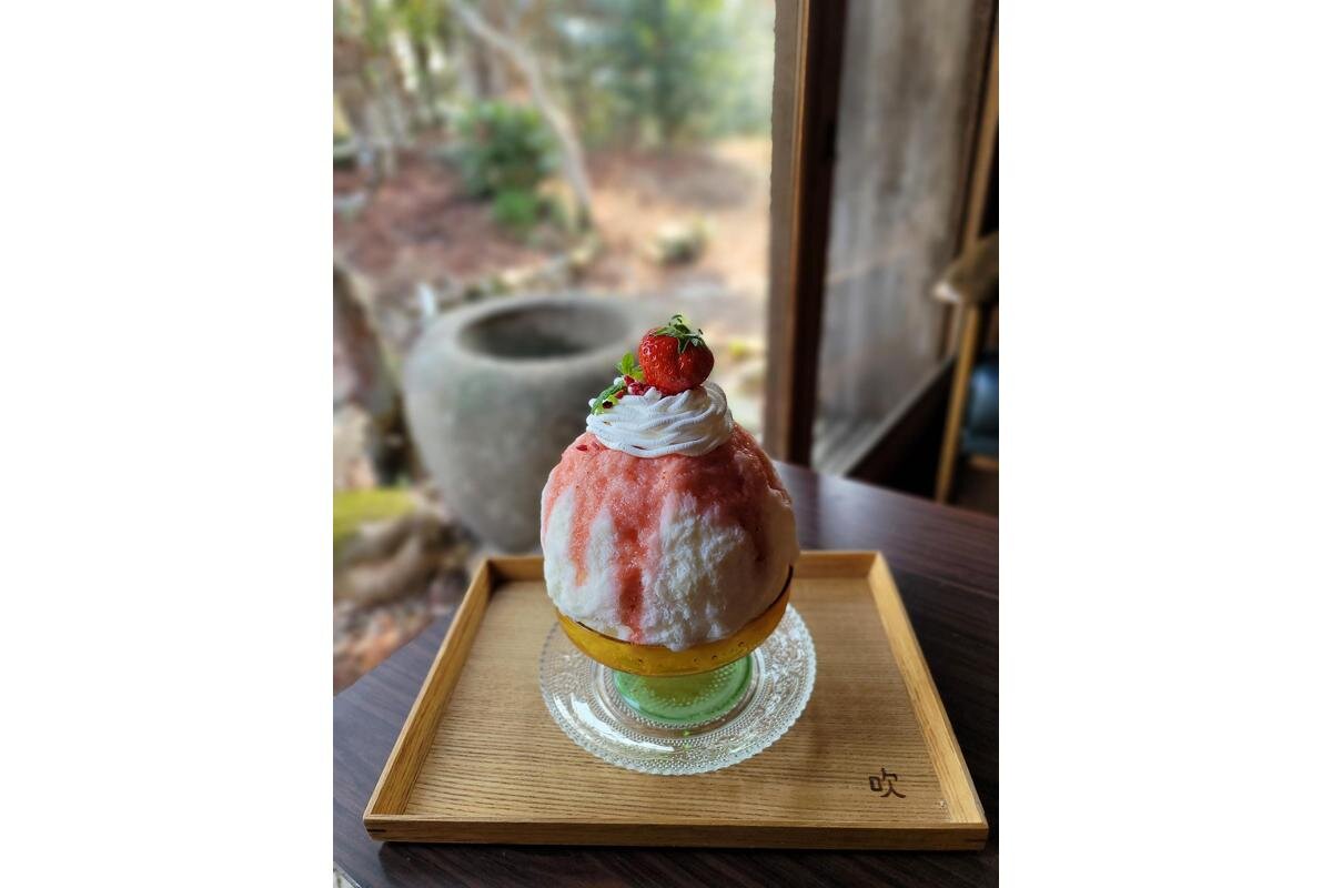 ケーキのようなかき氷「いちごみるくショートケーキ」／「吹上の森」（兵庫県三田市）