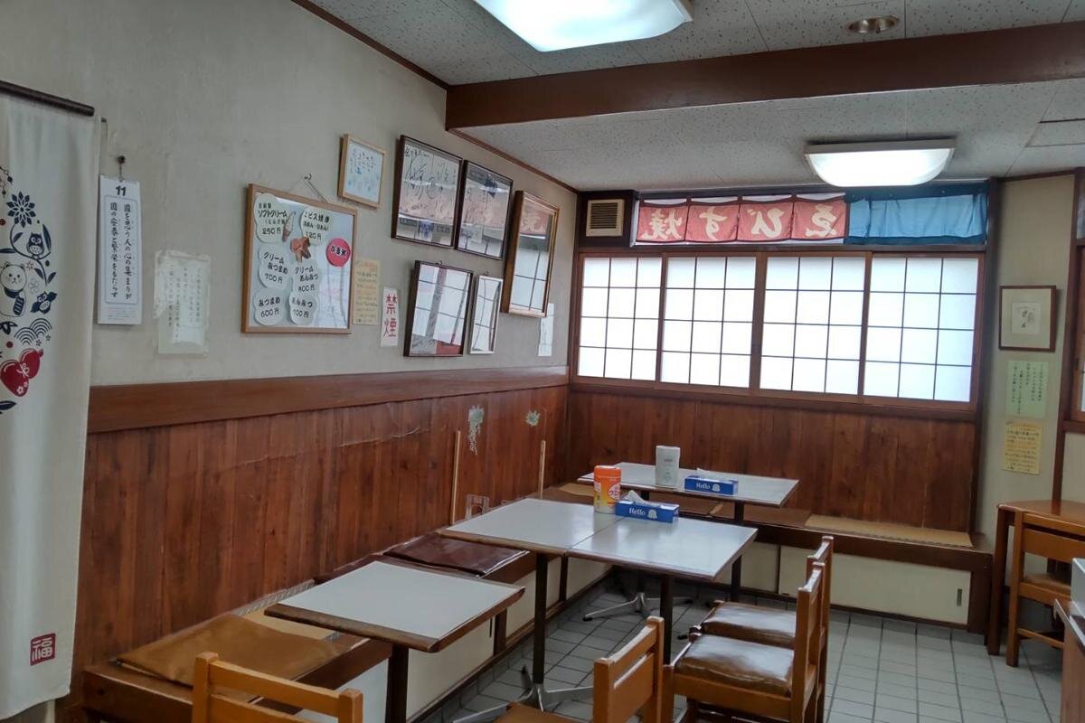 ほっこりできる店内「エビスヤ 小松商店」（兵庫県西宮市）