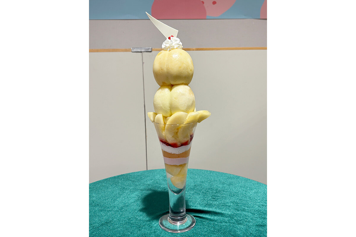 フルーツパーラー「harebare」の「岡山白桃もんげぇーパフェ」（3,980円）