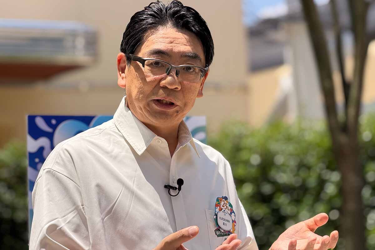 熱中症対策について説明する黒川浩延本部長（ユニバーサル・スタジオ・ジャパン、2026年6月）