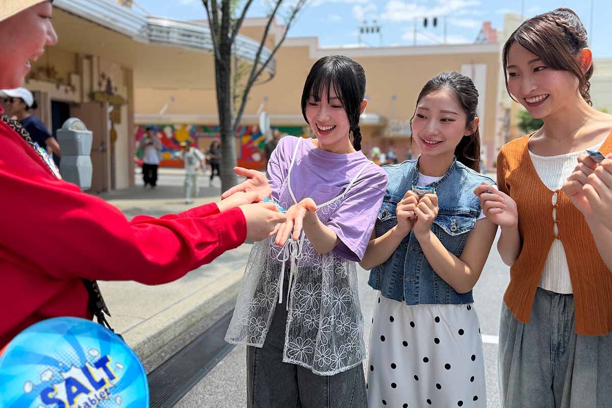 ゲストには「塩分タブレット」が配布されます（ユニバーサル・スタジオ・ジャパン、2026年6月）