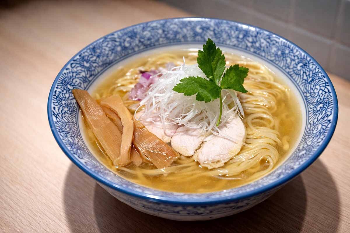 新商品「鶏塩貝ラーメン」（1,000円）