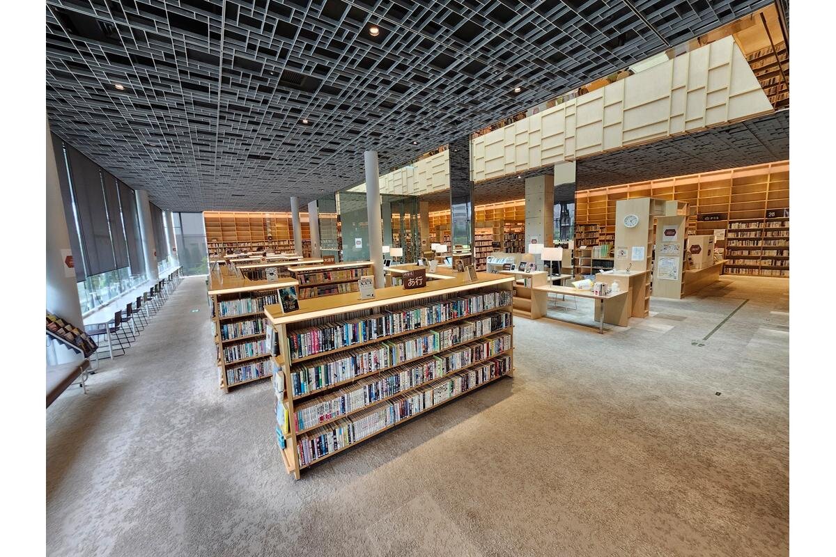 明るくモダンな「神戸市立西図書館」（神戸市西区）