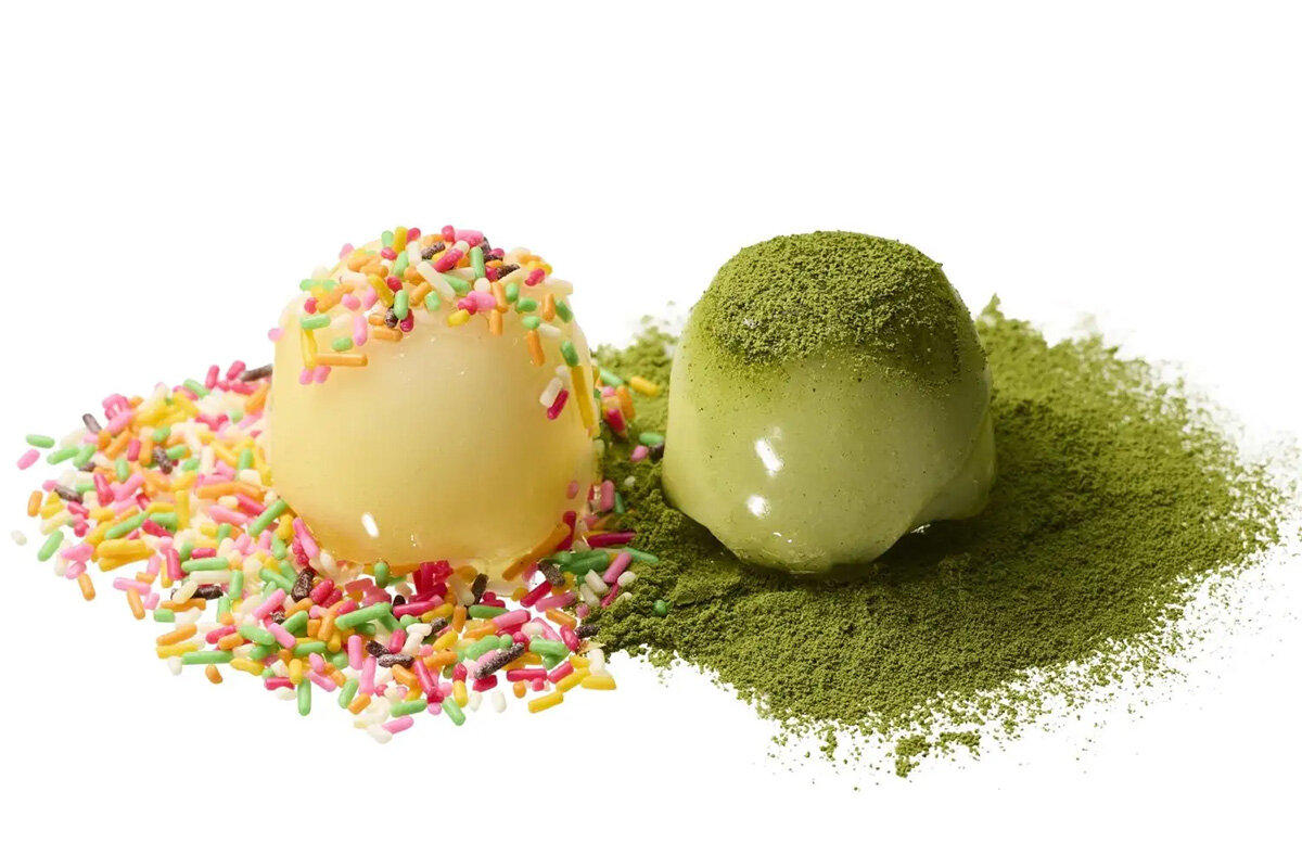アイスはバニラ、抹茶、イチゴから2つ、トッピングはきなこ、抹茶、いちご、チョコスプレー、ナッツから2つ選べる「雪見だいふくCANDY」（2個入り660円）