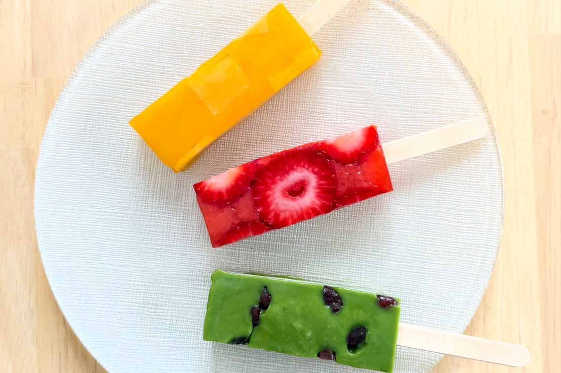 葛（くず）を使用した新感覚スイーツ「冷んやり葛バー」。上からマンゴー、苺、抹茶（各300円）