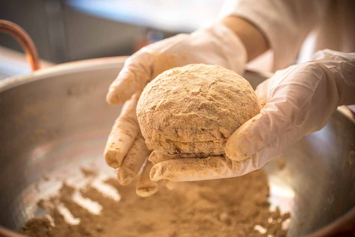 「うかわ」の「丹波黒豆きなこパン」