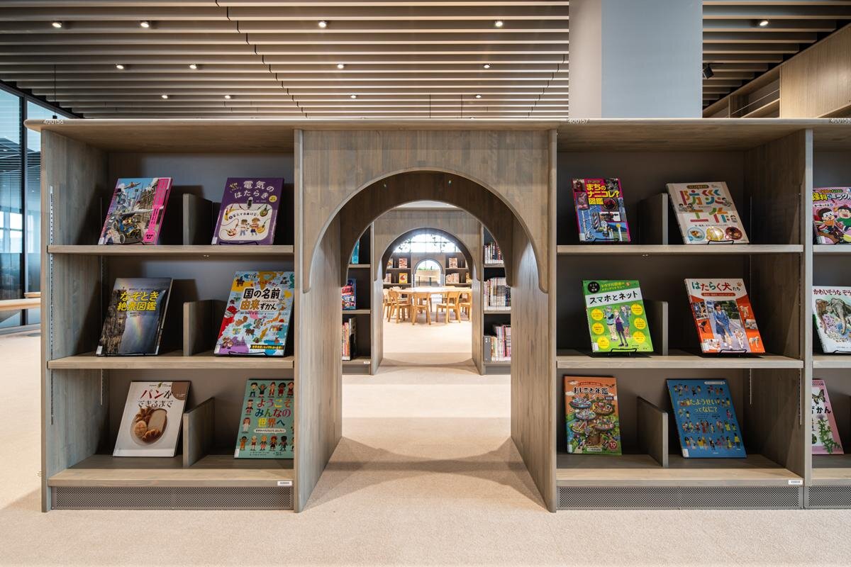 楽しい仕掛けがいっぱいあるキッズライブラリー「門真市立文化創造図書館 KADOMADO」（大阪府門真市）