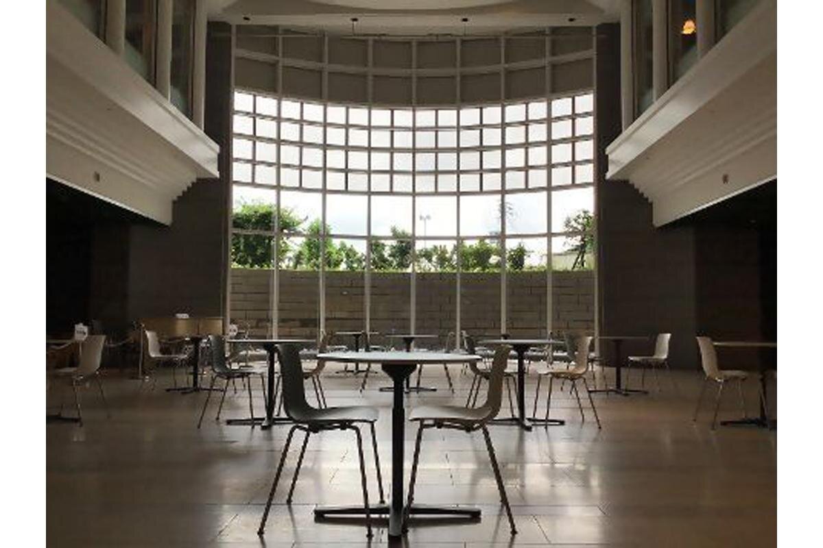 交流スペースはカフェのよう「守口市立図書館」（大阪府守口市）