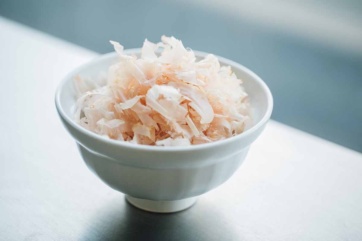 削りたてのかつお節がたっぷりとのったごはん