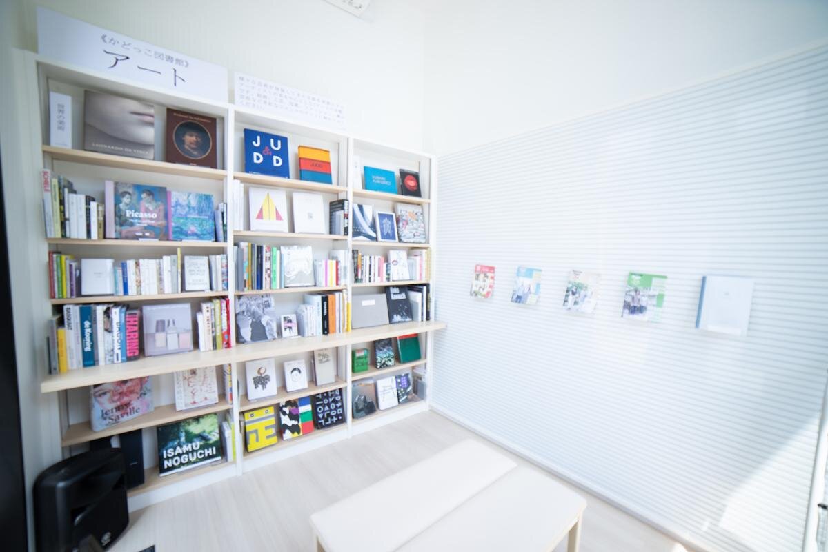 「かどっこ図書館」（アート）／「立誠図書館」（京都市中京区）写真提供：文まち