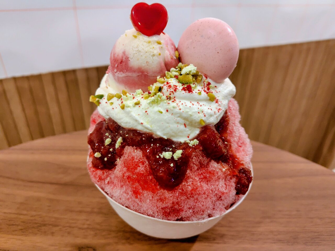 見た目がかわいい「忘れられないかき氷フロートアイス」（７月22日、大阪市北区）