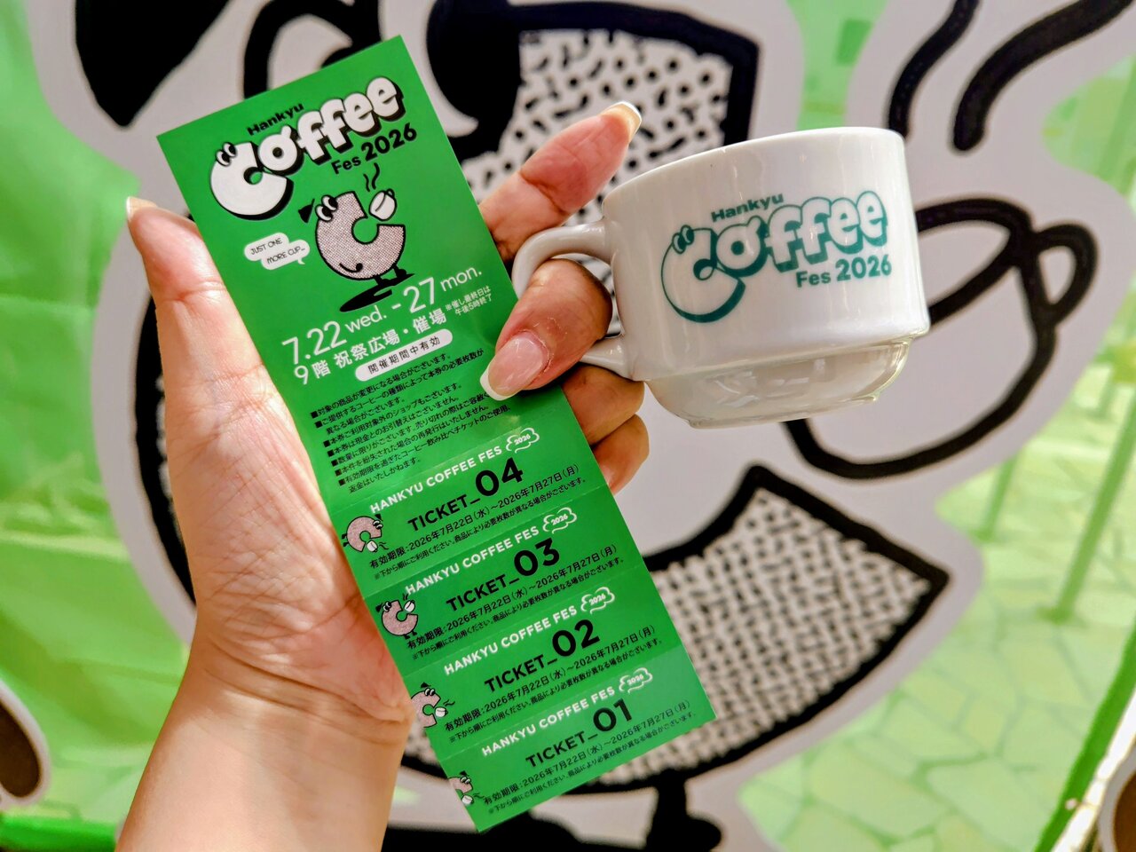 ミニマグカップと飲み比べチケット4枚がセットになった「スターターセット」（７月22日、大阪市北区）