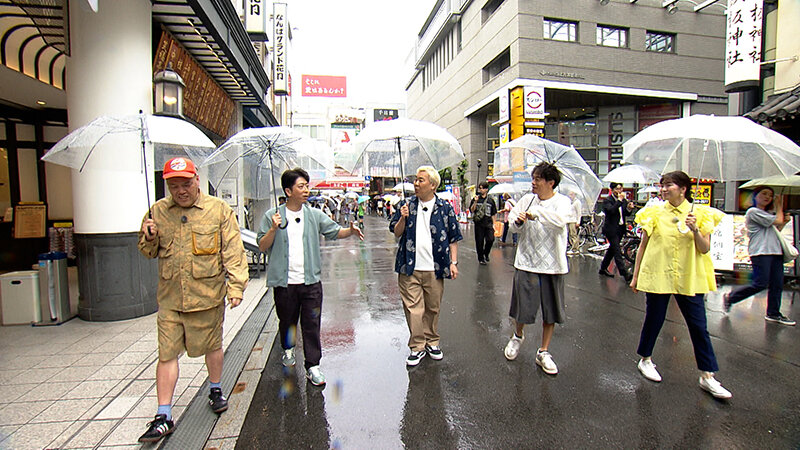 写真左から）くっきー！(野性爆弾)、フットボールアワー(後藤輝基、岩尾望)、 陣内智則、田中友梨奈(カンテレアナウンサー)