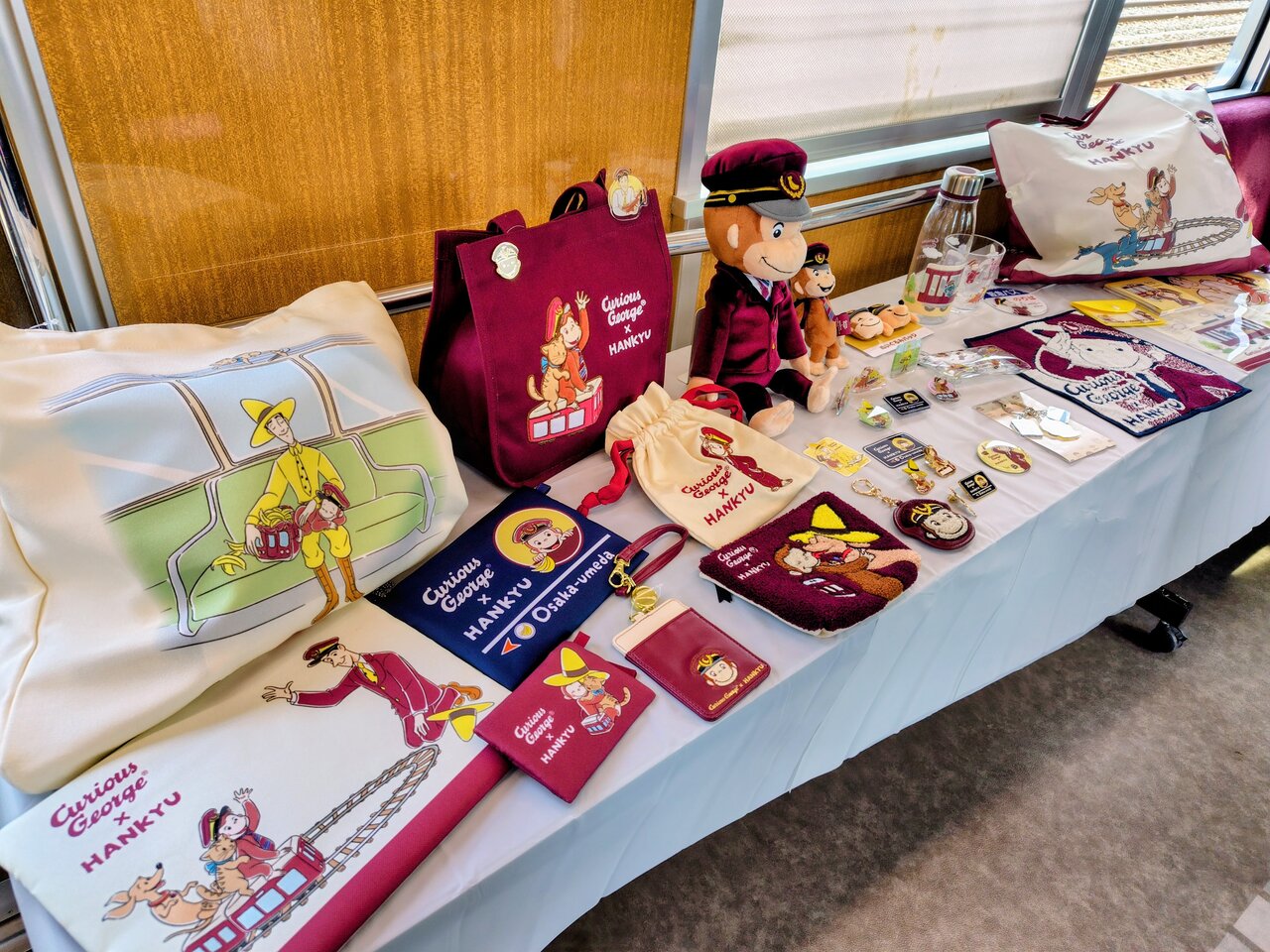 グッズも盛りだくさん（７月30日、兵庫県宝塚市）　©&®UCS LLC and HC LLC ©Hankyu Corp.