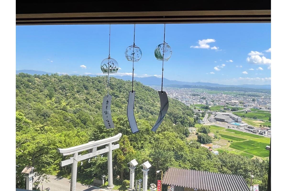 風鈴は神様への「お供えもの」／「太郎坊宮」（滋賀県東近江市）