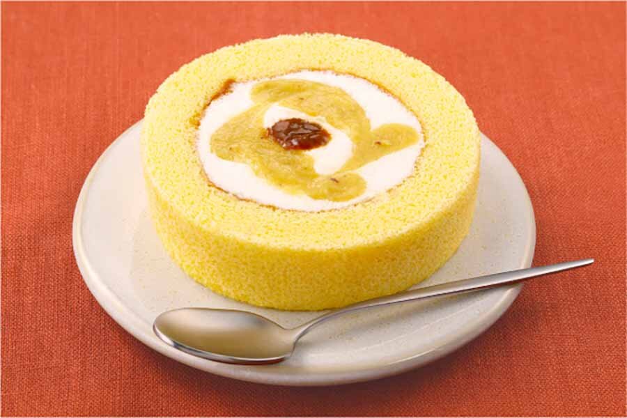 「らぽっぽファーム監修 お芋クリームプレミアムロールケーキ」（289円）