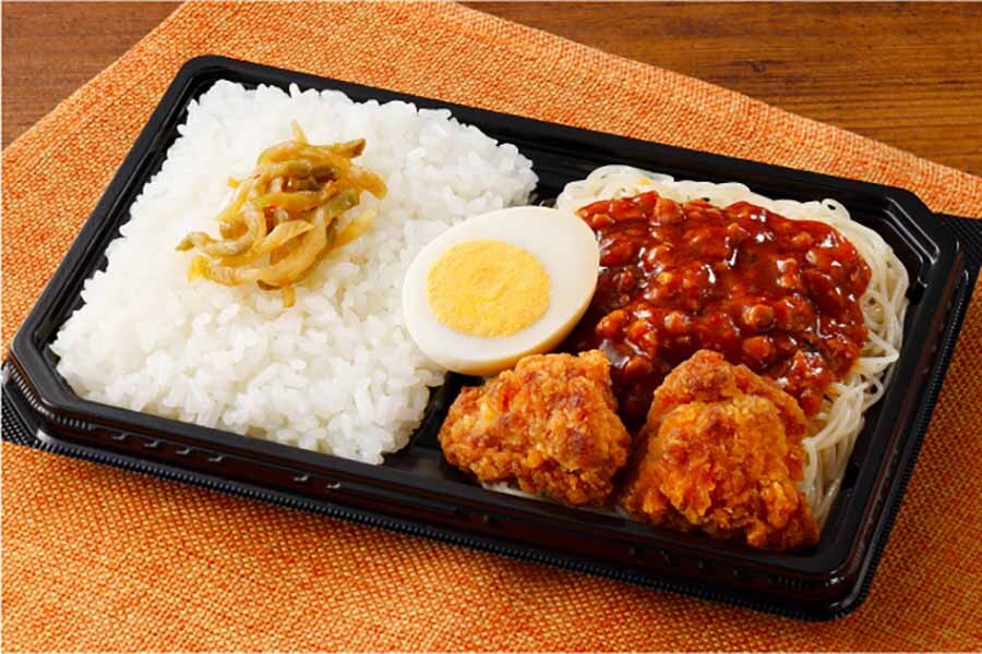 「麻婆ビーフン＆唐揚弁当」（599円）