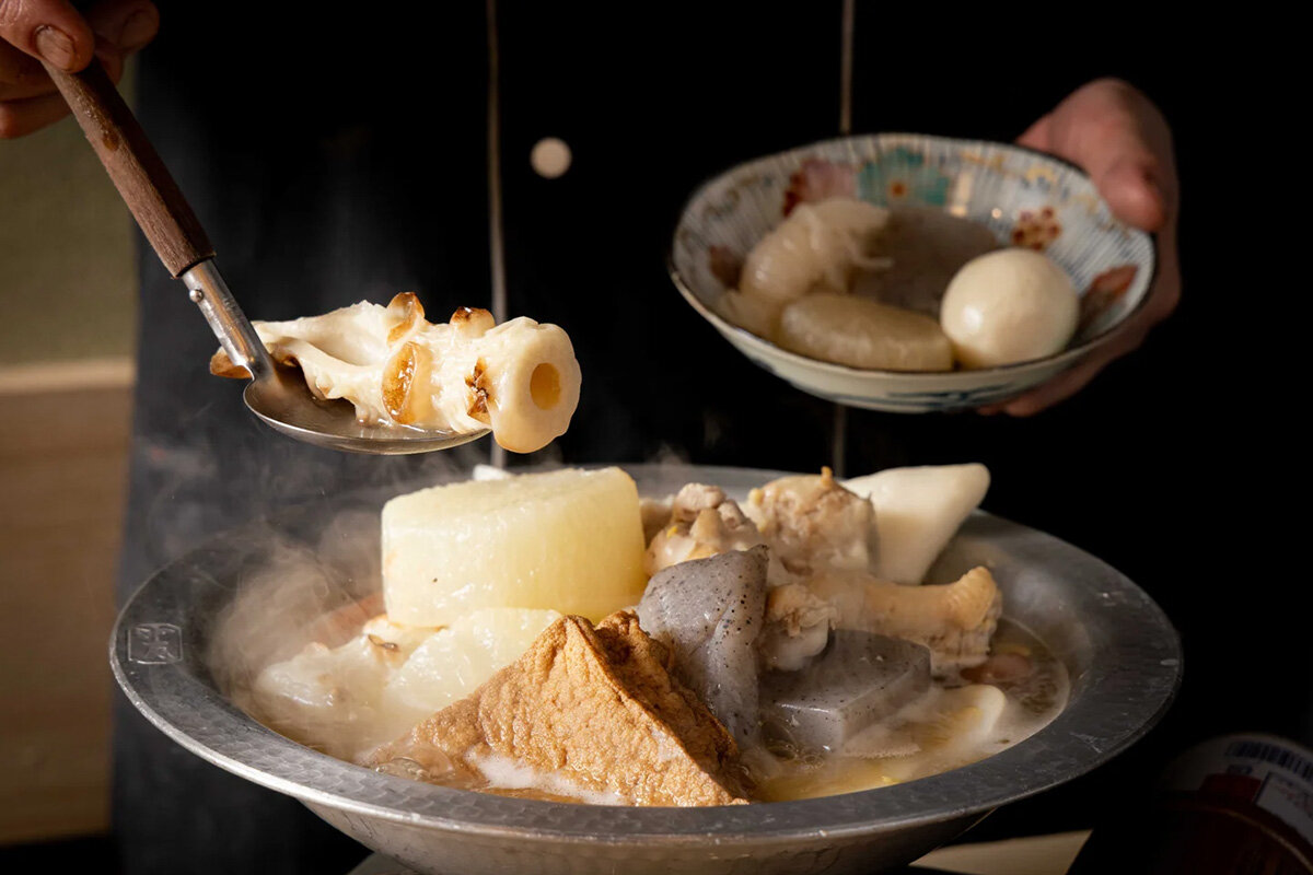 あご出汁を具材ひとつひとつに染み込ませた、「あいらしか」の名物「博多あご出汁おでん」（109円）