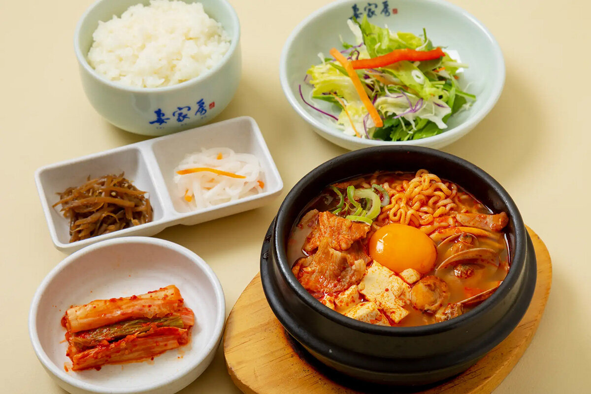 韓国家庭料理レストラン「妻家房」スンドゥブラーメンセット（ランチ1,780円、ディナー2,050円）