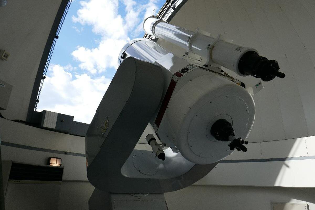 屋上には反射望遠鏡や大型双眼鏡が設置「ソフィア・堺プラネタリウム」（大阪府堺市）